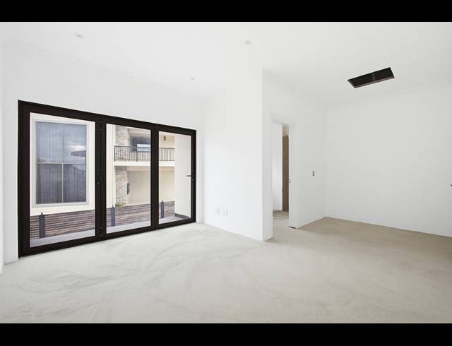8 BEDROOM HOUSE FOR SALE IN IZINGA